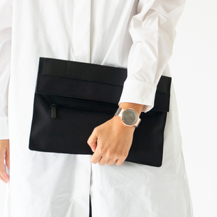 BERING Solar メンズ腕時計(GREY ROSEGOLD、参考に女性が着用していますが、男性向けです) BERING Solar メンズ腕時計(GREY ROSEGOLD、参考に女性が着用していますが、男性向けです)