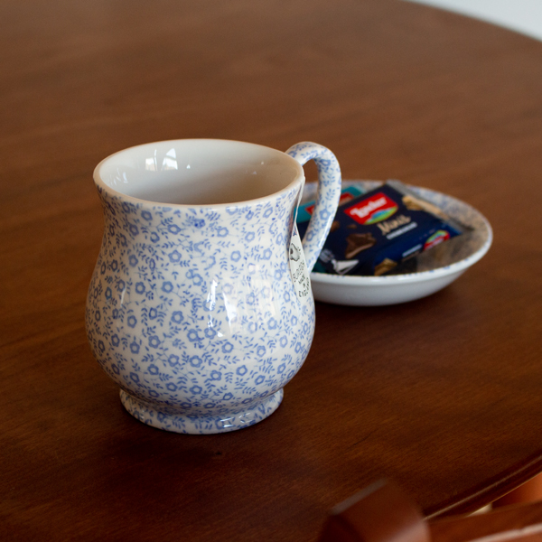 1点ものの魅力を秘めたマグカップです(Blue Felicity)