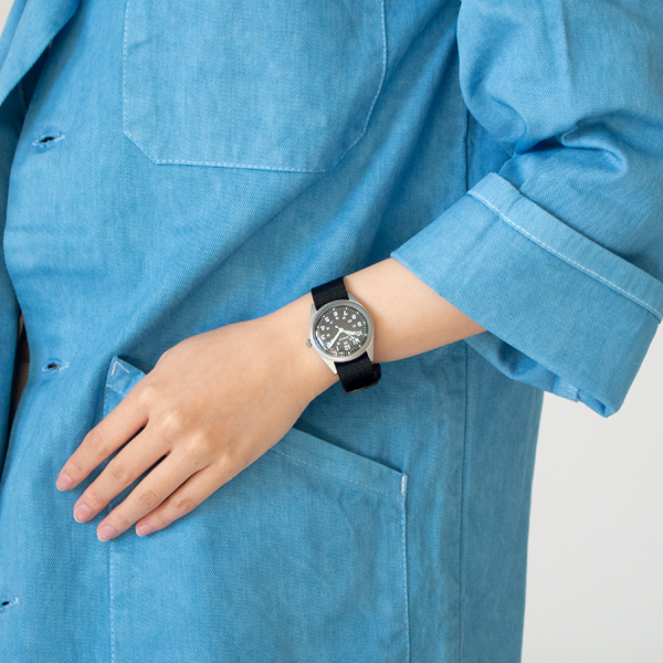 どんなファッションにも合わせやすいBLACK どんなファッションにも合わせやすいBLACK