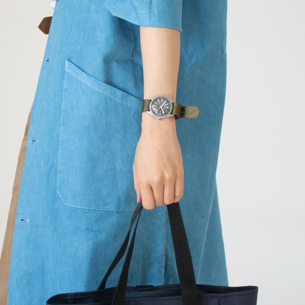 ミリタリーウォッチらしい配色のSILVER KHAKI ミリタリーウォッチらしい配色のSILVER KHAKI