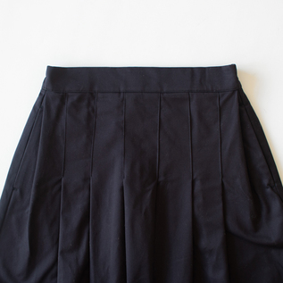 フロントタックの途中まで入ったステッチ(NAVY)