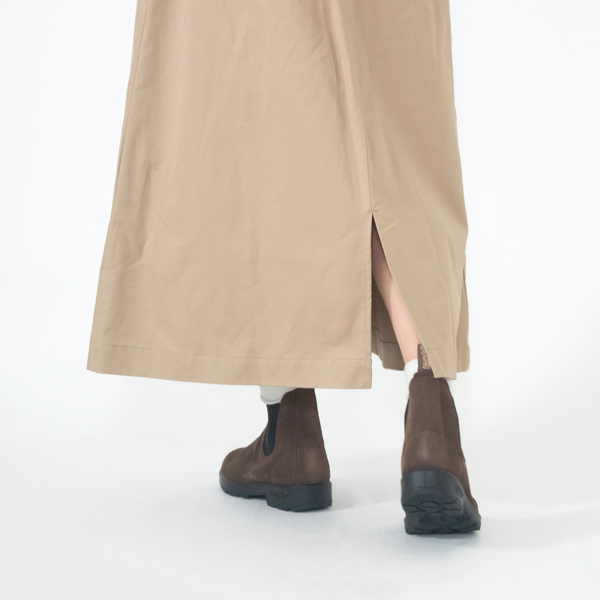 スリット入りで動きやすい(身長160cm・BEIGE)