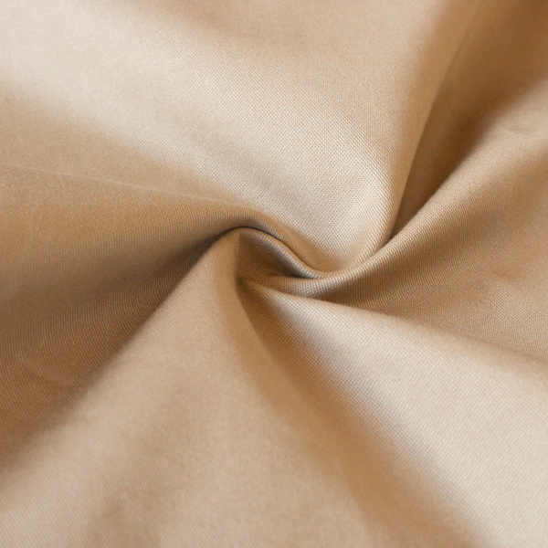 ジャパンブルーのテキスタイル部門である「COLLECT」のコットンサテン(BEIGE)