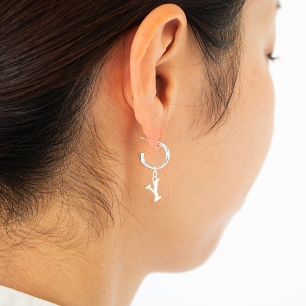 キャッチレスピアス EMBRACE SAGE(SILVER)、Y/SILVER キャッチレスピアス EMBRACE SAGE(SILVER)、Y/SILVER