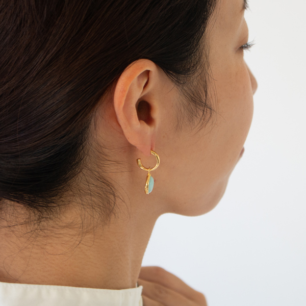 キャッチレスピアス EMBRACE sage／Baqless（バックレス）｜愛着を持っ