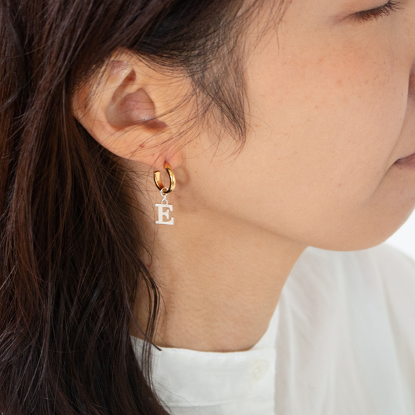 キャッチレスピアス EMBRACE SAGE(GOLD)、E/SILVER キャッチレスピアス EMBRACE SAGE(GOLD)、E/SILVER