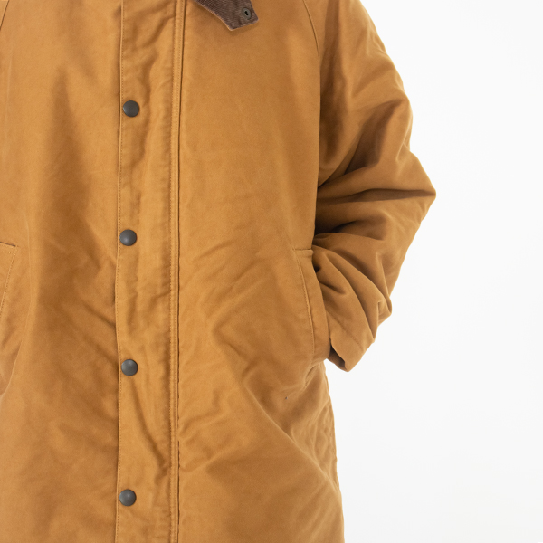 両サイドのポケット(身長160cm・KHAKI)