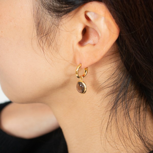 キャッチレスピアス EMBRACE SAGE(GOLD)、drop shape Smoky Quartz/GOLD
