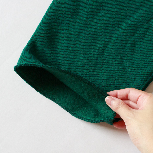 袖はカットオフ(DARK GREEN)