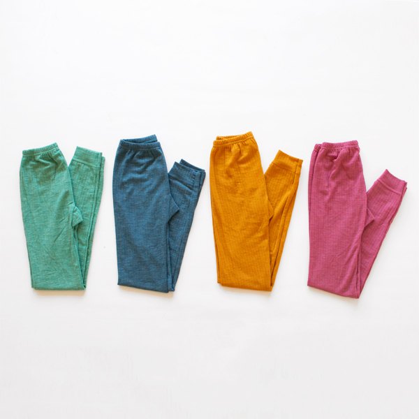 全部で4色（左から、GREEN、BLUE、YELLOW、PINK）