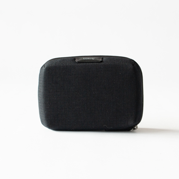Tech Kit Compact ポーチ(Black)