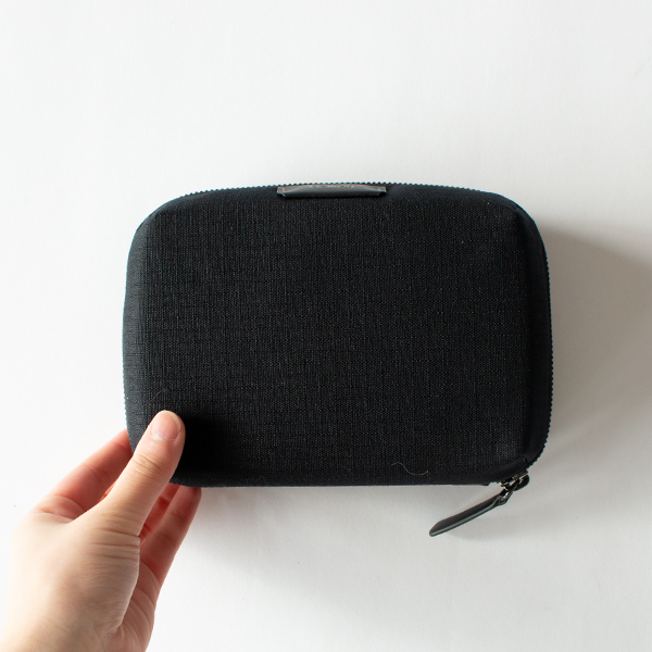 Tech Kit Compact ポーチ(Black)