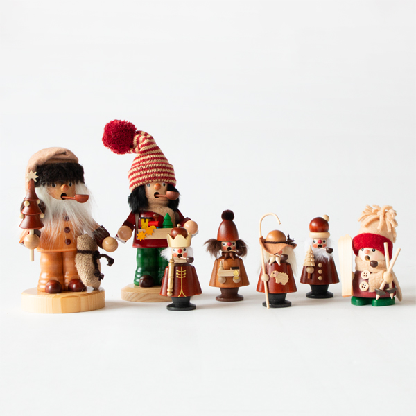 左から、SMOKINGMAN-I、SM TOY TRADER、SM KING　CLARINET、SMOKINGMAN、SM KING　CANE、SM SANTA　BELL、SM SKER BROWNCAP