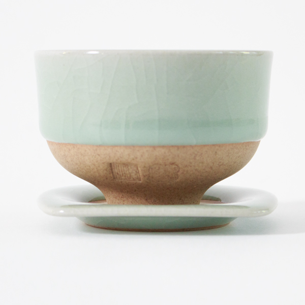 煎茶椀とセットで使えます（鍋島青瓷貫入）