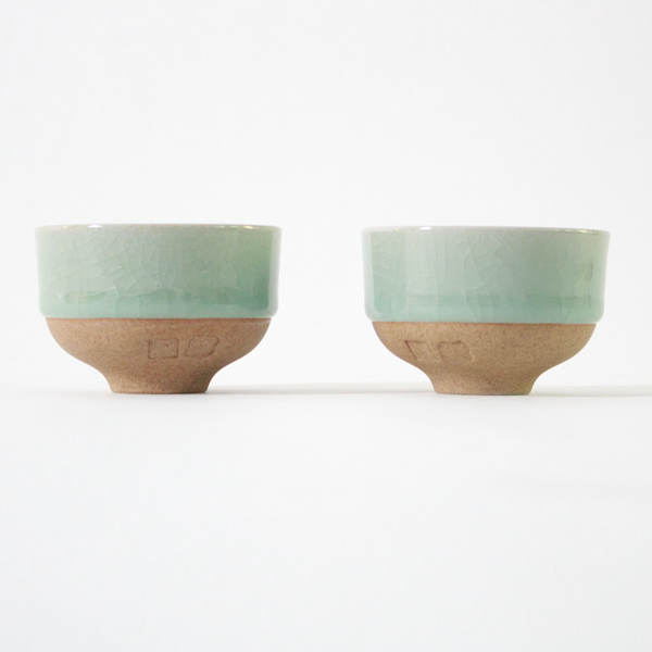 煎茶碗 2個セット（鍋島青瓷貫入）