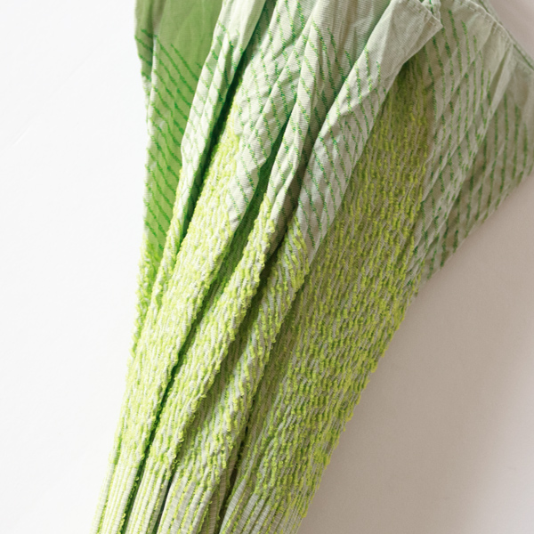 白菜の葉の皺を表したような刺繍が可愛いらしいです
