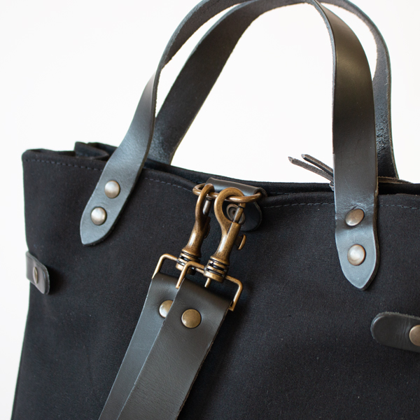 ショルダーストラップは取り外し可能です(BLACK)