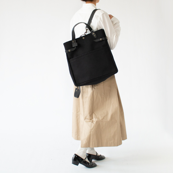 ビジネスバックにも最適(BLACK、身長160cm)