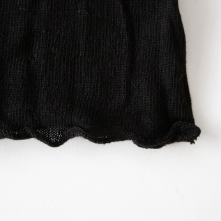 カシミヤの半分の細さの繊維による究極の肌触り(BLACK) カシミヤの半分の細さの繊維による究極の肌触り(BLACK)
