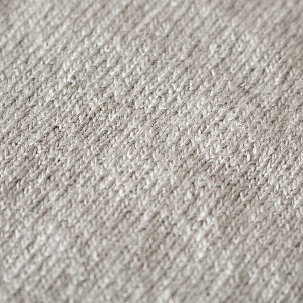 表と裏で異なる着用感(LIGHT GRAY・表面)