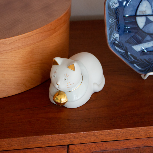 ちょうえもん座猫 金白