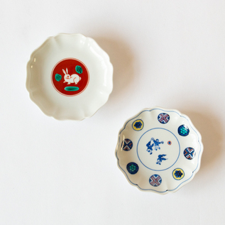 SMALL FLOWER-SHAPED PLATE