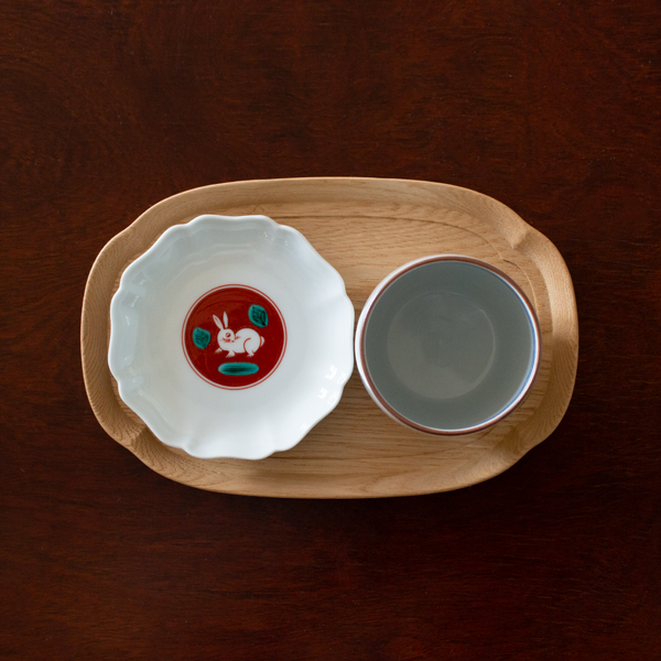 朝食では香の物、お茶の時間には和菓子をのせて