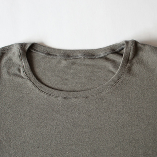 広めの衿ぐり(CHARCOAL) 広めの衿ぐり(CHARCOAL)