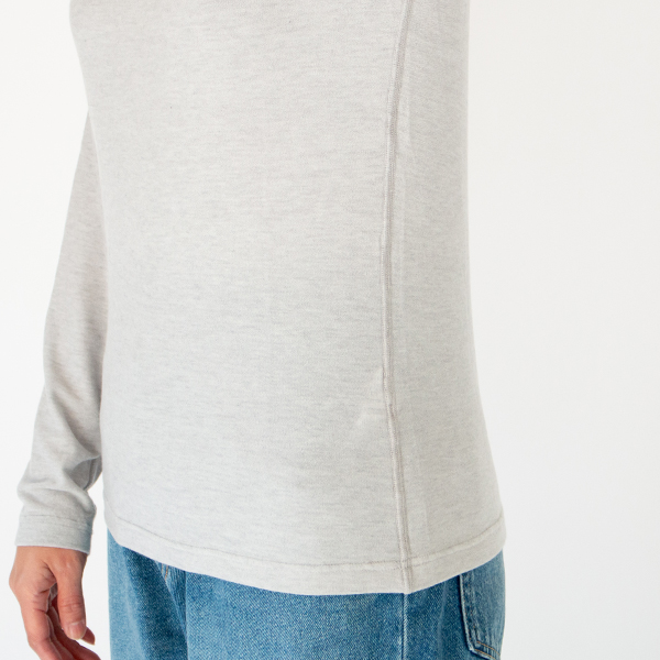 脇は縫い代を潰す仕様(身長160cm・GREY)