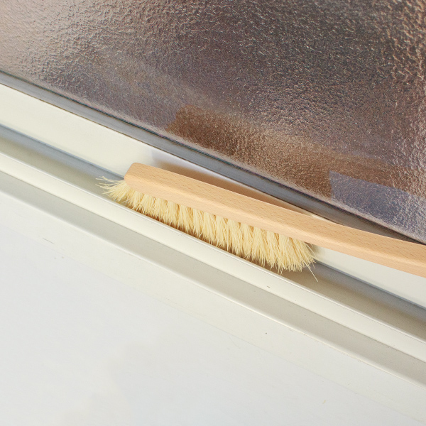 窓の桟のお掃除に 窓の桟のお掃除に