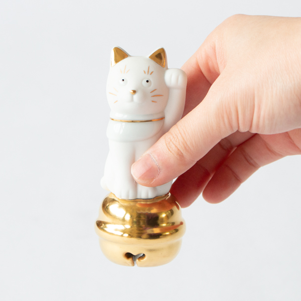高さ10cmほどのミニ招き猫