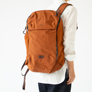 bellroy オレンジ バックパック メッシュポケット付き