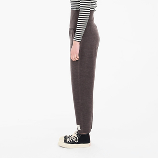 BROWN(モデル身長 171cm)