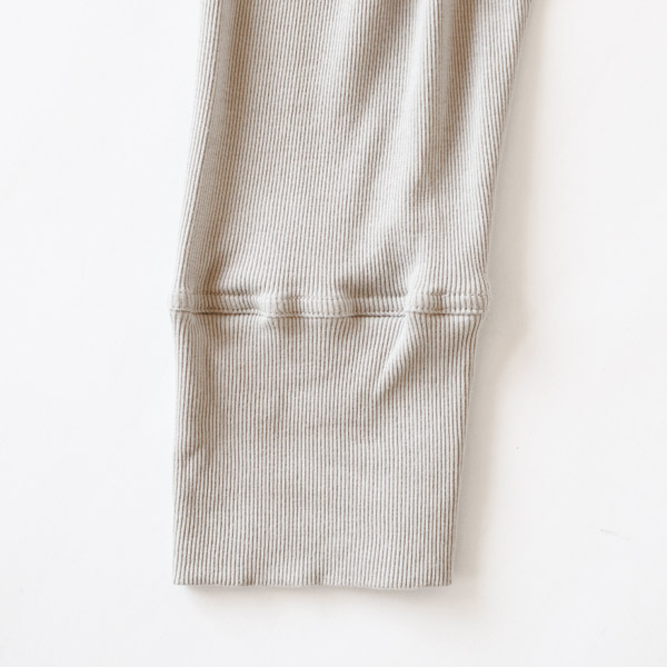 裾は切り替えがついたデザイン(GREY)
