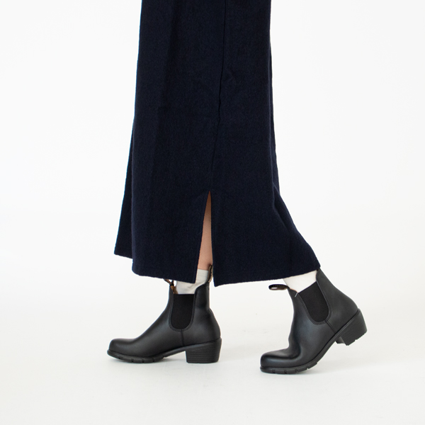 短めなのでスリットからも見えにくくなっています(BLACK)