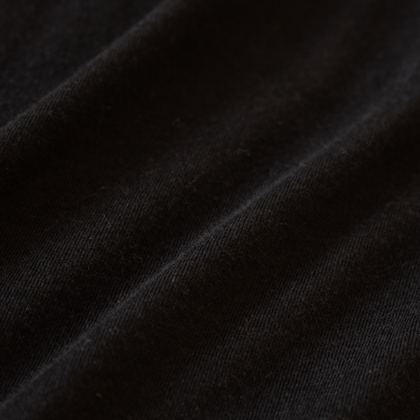 滑らかな質感の生地(BLACK)