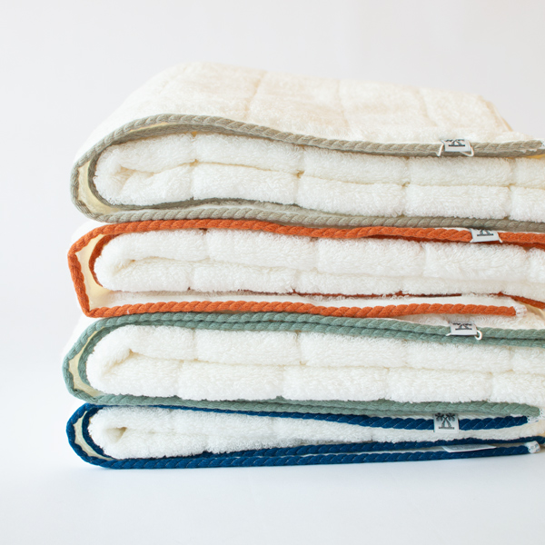 ヘムがアクセントに(WHITE/GREEN BAY)