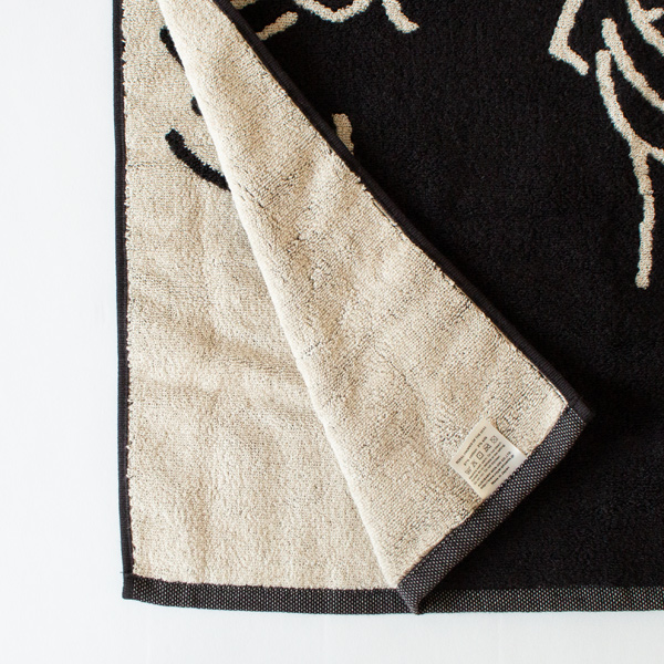 裏表でカラーが異なります(Henri Matisse/Charcoal×Cream)