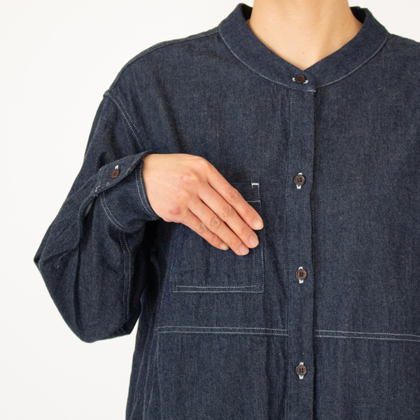 右胸には小さなポケットを配置(INDIGO)