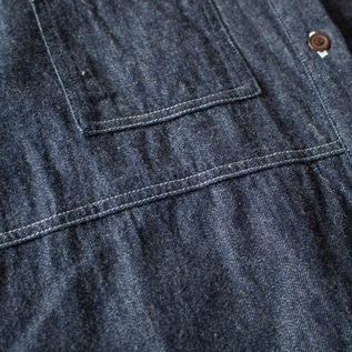 白色のステッチがアクセントに(INDIGO)