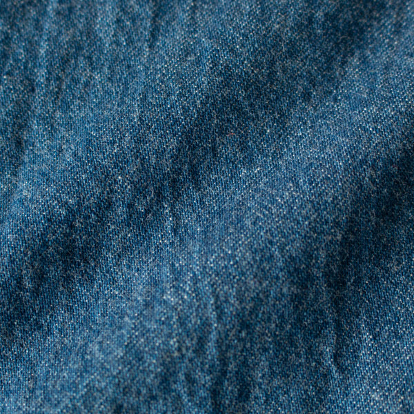 軽やかな8ozのデニム生地(BLUE)