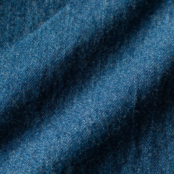 軽やかな8ozのデニム生地(BLUE)