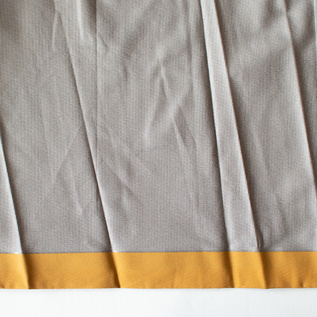 さらりとした肌触り、裏面(OCHRE) さらりとした肌触り、裏面(OCHRE)