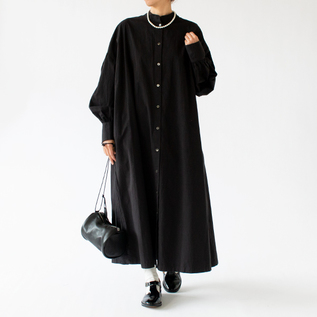 オケージョンウェアとも相性が良いです(身長160cm、BLACK)※チャームは付属していません。 オケージョンウェアとも相性が良いです(身長160cm、BLACK)※チャームは付属していません。