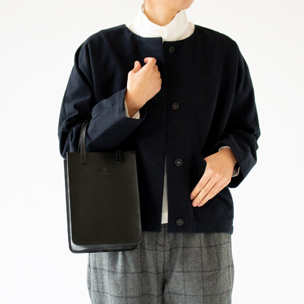 オケージョンウェアとも相性が良いです（NEW BLACK、身長160cm）
