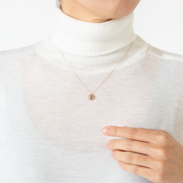 綺麗めスタイルにもぴったり（Pendant 菊）