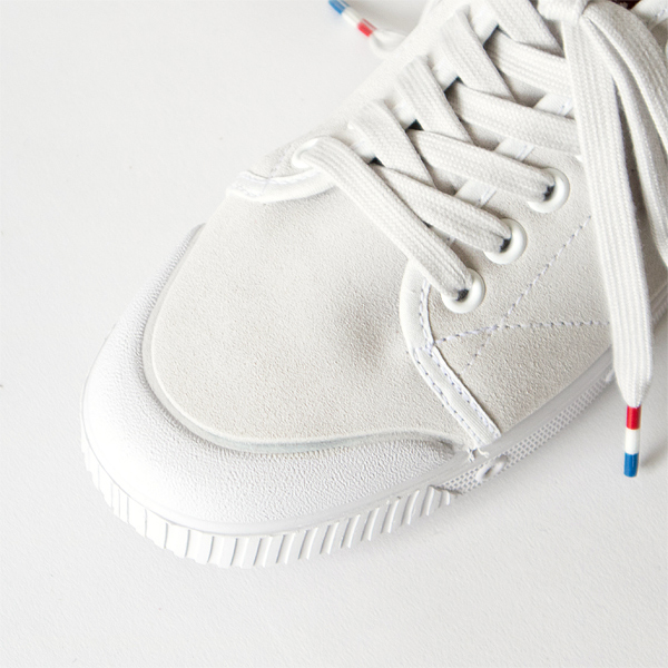 上品なスウェード素材のアッパー 上品なスウェード素材のアッパー