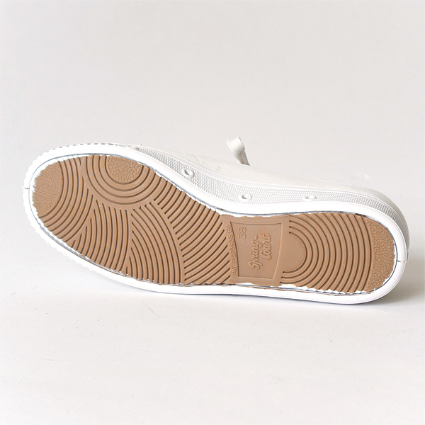 ソールはバルカナイズド製法で本体と圧着されています ソールはバルカナイズド製法で本体と圧着されています