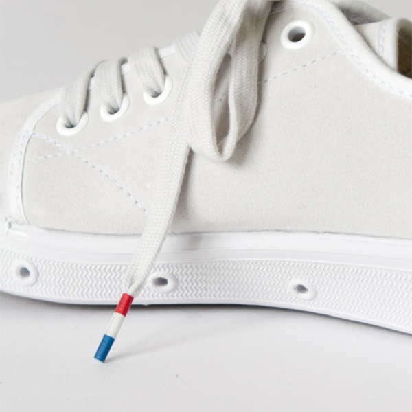 ソールには空気穴が空いています。 ソールには空気穴が空いています。