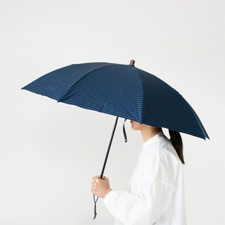 女性が持ったところ。ユニセックスでご使用いただけます(NAVY) 女性が持ったところ。ユニセックスでご使用いただけます(NAVY)